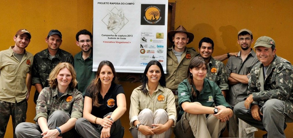 Left to right, back row: Ricardo C. Arrais (veterinarian co-coordinator), Frederico A. P. de Souza, Caio F. da Motta, Frederico G. Lemos (co-coordinator), Mozart C. de Freitas Jr., Alan N. da Costa, front row: Stacie M. Castelda, Fernanda C. de Azevedo (co-coordinator), Fabiana L. Rocha (veterinarian co-coordinator), Carolina Oliveira, Adriano Gambarini – Photo credit: Adriano Gambarini